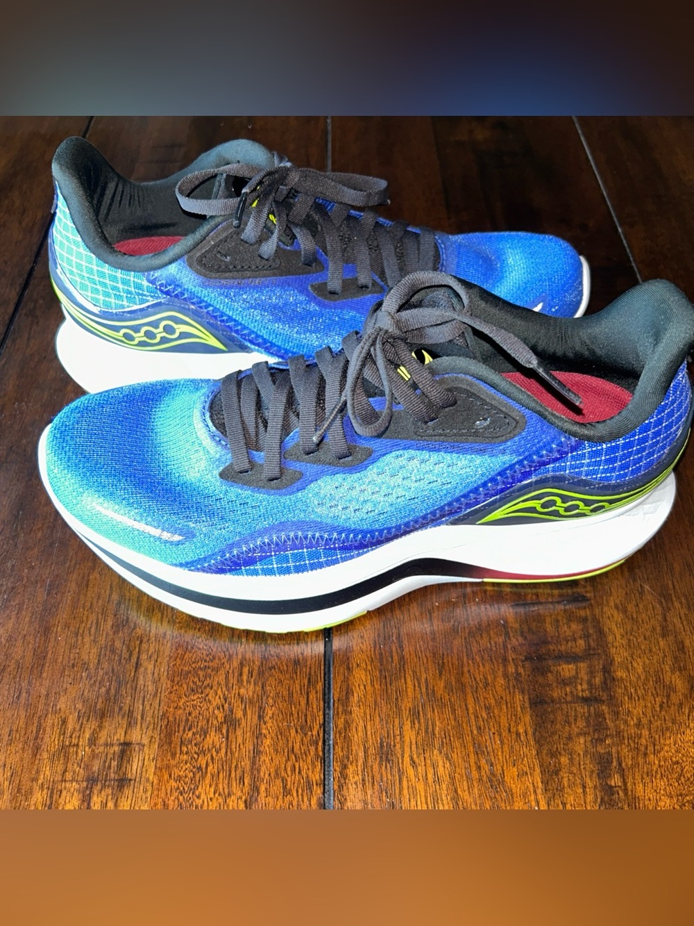Saucony Endorphin Shift 2 men’s running shoe. Size 7.5 Blue Raz Acid